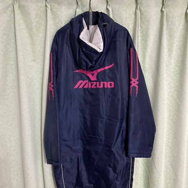 MIZUNO(ミズノ)のミズノ ベンチコート 紺色 スポーツ/アウトドアのサッカー/フットサル(ウェア)の商品写真