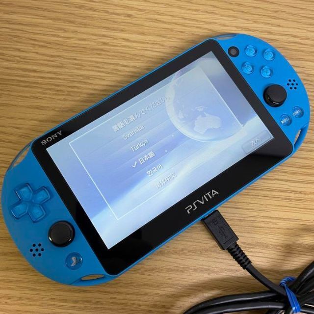 PS Vita PCH-2000 Wi-Fiモデル　ソフト8本とおまけ付き