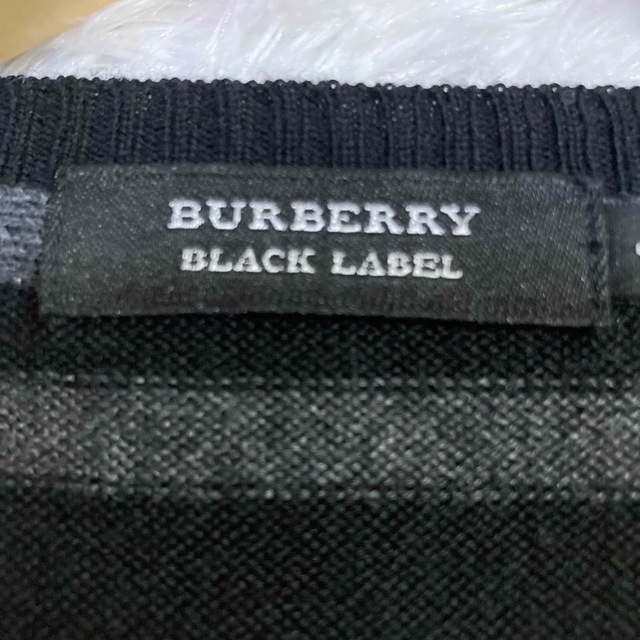 BURBERRY BLACK LABEL(バーバリーブラックレーベル)のバーバリーブラックレーベルボーダー柄Vネックニット◎ナイトホース刺繍 メンズのトップス(ニット/セーター)の商品写真