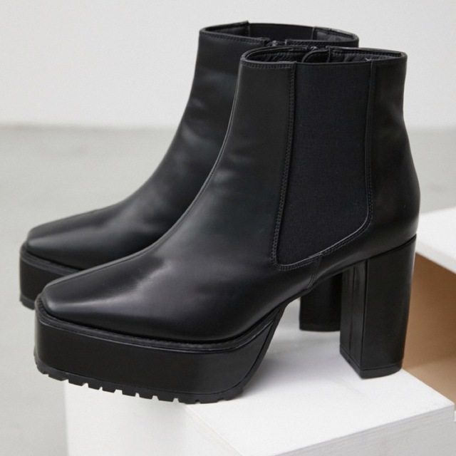 AZUL by moussy(アズールバイマウジー)のAZUL RUGGED SOLE BOOTS レディースの靴/シューズ(ブーツ)の商品写真