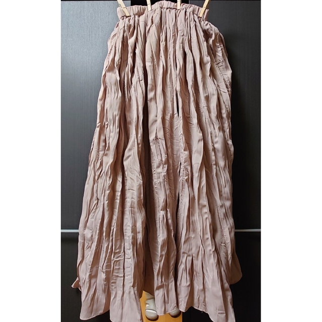 antiqua(アンティカ)のアンティカ ランダムプリーツスカート ベージュピンク レディースのスカート(ロングスカート)の商品写真