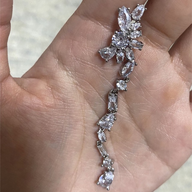 SWAROVSKI gema アシンメトリードロップピアス 雑誌で紹介された 8575