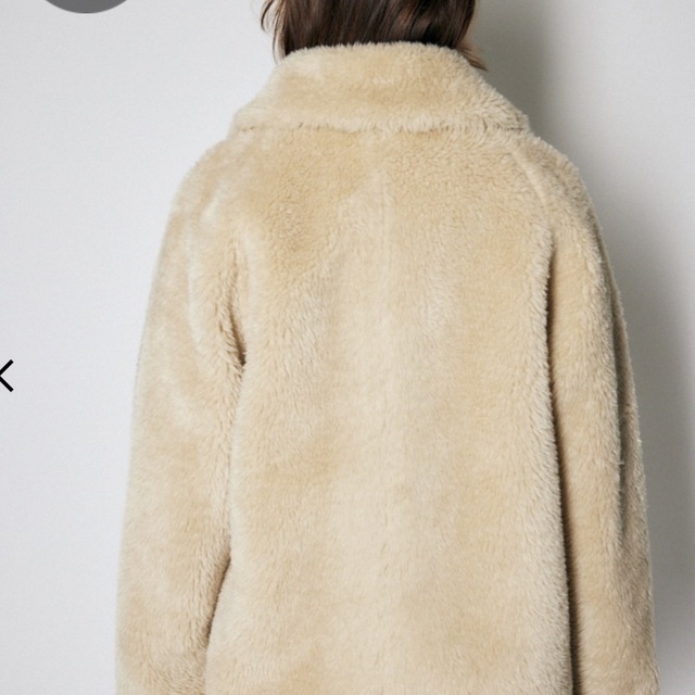 moussy(マウジー)のVOLUME F／FUR MIDDLE コート レディースのジャケット/アウター(毛皮/ファーコート)の商品写真