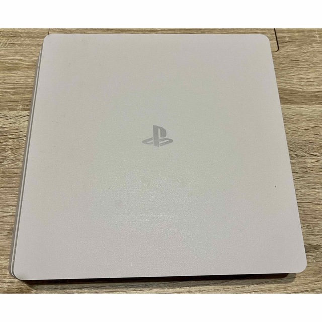 PlayStation4(プレイステーション4)のPlayStation4 CHU-2100A B02 グレイシャーホワイト エンタメ/ホビーのゲームソフト/ゲーム機本体(家庭用ゲーム機本体)の商品写真