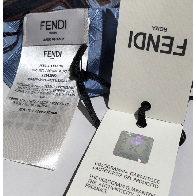 FENDI(フェンディ)のお値下げ 新品 貴重Fendi フェンディ ラッピー スカーフ FF ロゴ 水色 レディースのファッション小物(バンダナ/スカーフ)の商品写真