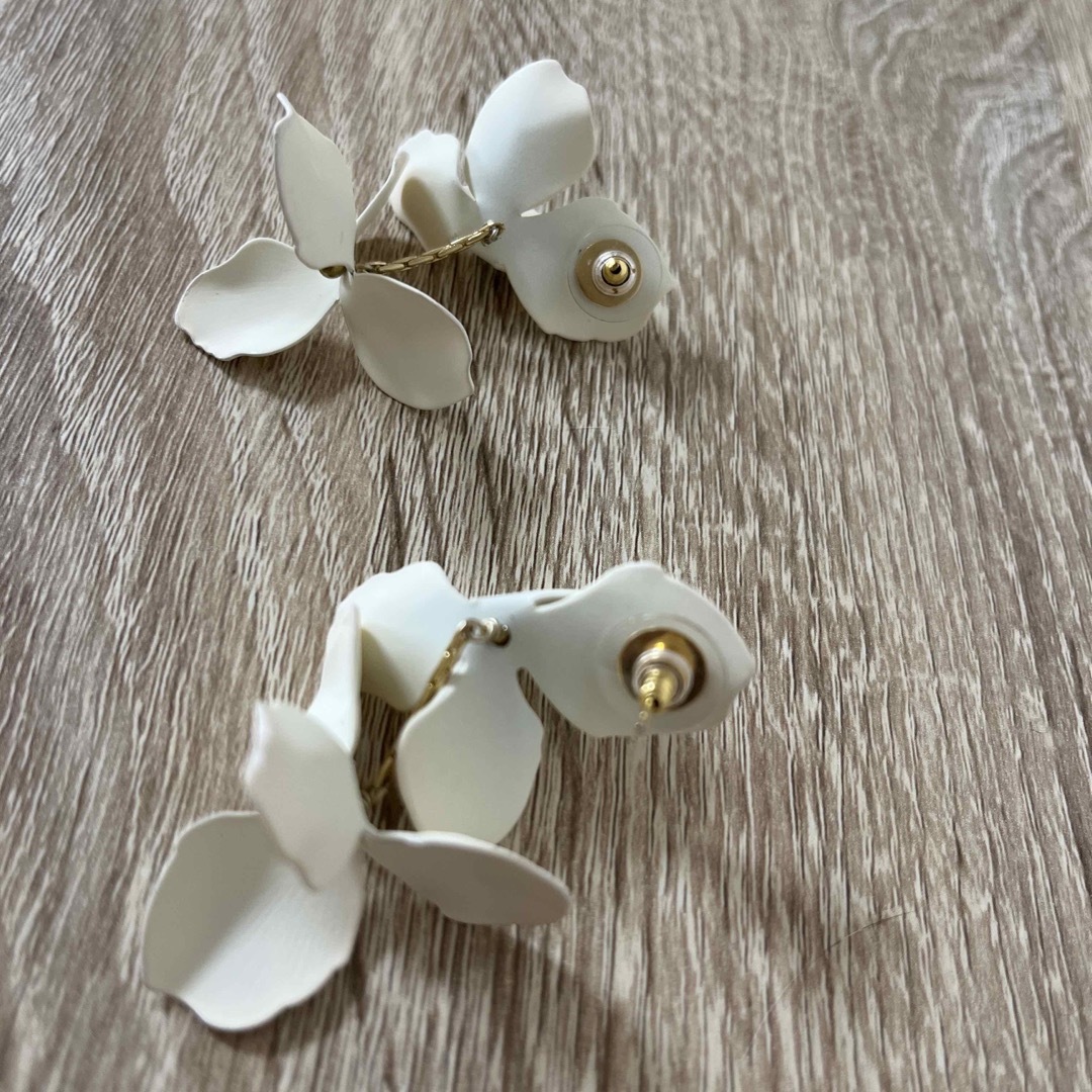 emma accessory ピアス white flower