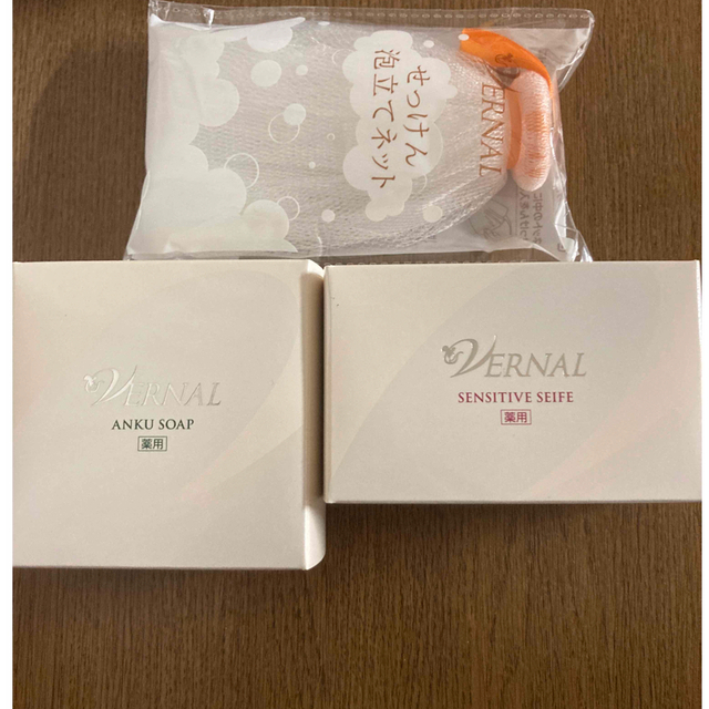 VERNAL(ヴァーナル)のヴァーナル　アンクソープ　センシティブザイフ　洗顔石鹸 コスメ/美容のスキンケア/基礎化粧品(洗顔料)の商品写真