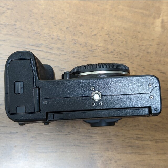 富士フイルム(フジフイルム)のFUJIFILM X-S10 ボディ　ミラーレスカメラ スマホ/家電/カメラのカメラ(ミラーレス一眼)の商品写真