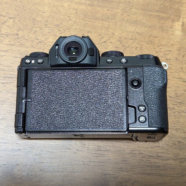 富士フイルム(フジフイルム)のFUJIFILM X-S10 ボディ　ミラーレスカメラ スマホ/家電/カメラのカメラ(ミラーレス一眼)の商品写真
