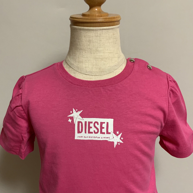 DIESEL(ディーゼル)の洗練されたデザインDIESEL　BABY　セットアップ　Tシャツ&レギンス24M キッズ/ベビー/マタニティのキッズ服女の子用(90cm~)(Tシャツ/カットソー)の商品写真