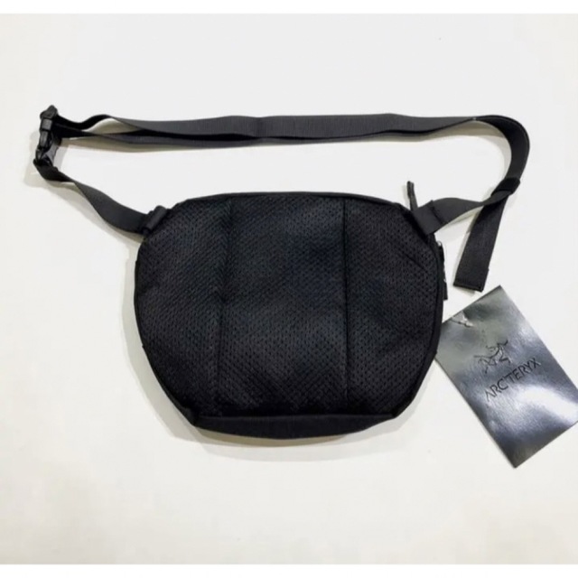 ARC'TERYX(アークテリクス)の【新品】アークテリクス   マカ2    ショルダーバック メンズのバッグ(ショルダーバッグ)の商品写真