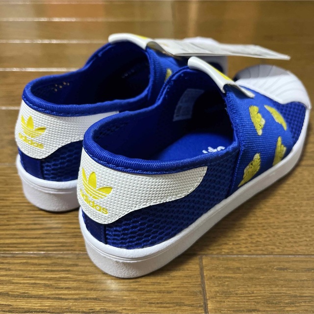 NIKE(ナイキ)のアディダス 19cm SMR 360 C スリッポン スーパースターFY9833 キッズ/ベビー/マタニティのキッズ靴/シューズ(15cm~)(スニーカー)の商品写真