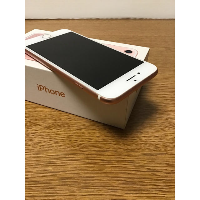 Apple(アップル)のiPhone 7 128GB ローズゴールド simフリー版　美品 スマホ/家電/カメラのスマートフォン/携帯電話(スマートフォン本体)の商品写真