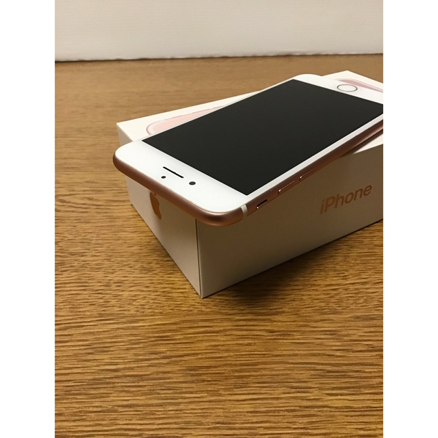 Apple(アップル)のiPhone 7 128GB ローズゴールド simフリー版　美品 スマホ/家電/カメラのスマートフォン/携帯電話(スマートフォン本体)の商品写真