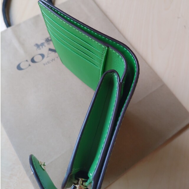 COACH(コーチ)のコーチ　COACH　財布　折り財布　ローズ　ネオングリーン　緑　花柄　二つ折り レディースのファッション小物(財布)の商品写真