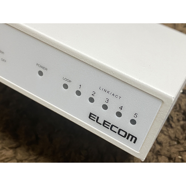 エレコムELECOM スイッチングハブ スイッチハブ ECH-F05MN-HJW スマホ/家電/カメラのPC/タブレット(PC周辺機器)の商品写真