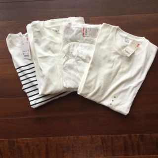 ユニクロ(UNIQLO)のユニクロ　長袖Tシャツ3枚　半袖Tシャツ1枚　　新品(Tシャツ/カットソー(七分/長袖))