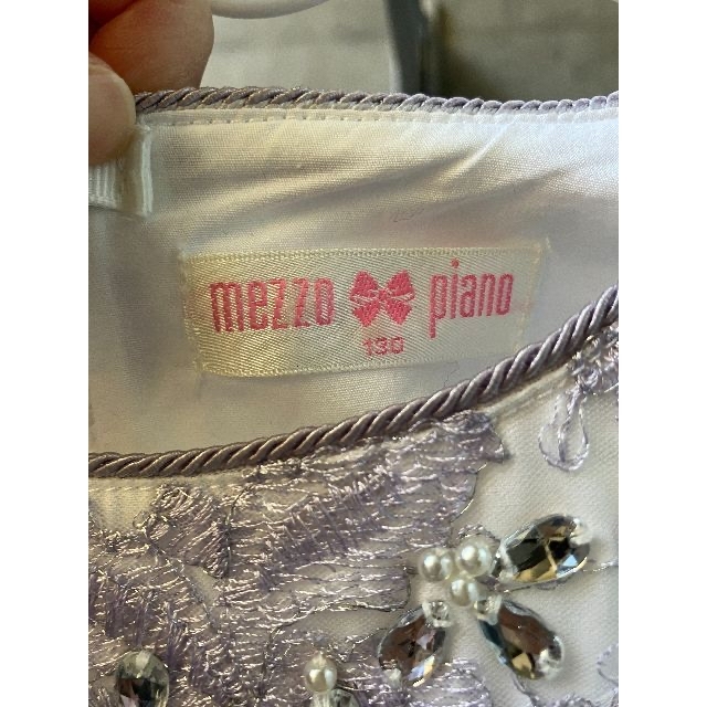 mezzo piano(メゾピアノ)のmezzo piano  花柄刺しゅう　レース　ラメ糸　ワンピース キッズ/ベビー/マタニティのキッズ服女の子用(90cm~)(ドレス/フォーマル)の商品写真