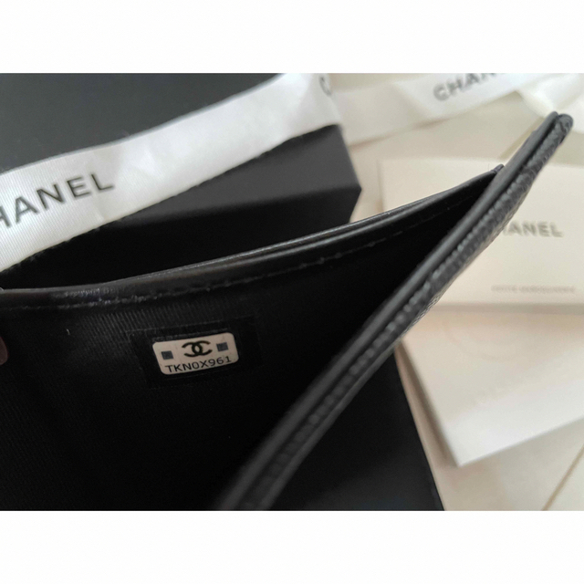 CHANEL(シャネル)の美品✨CHANEL シャネル　二つ折り　ウォレット　お財布 レディースのファッション小物(財布)の商品写真