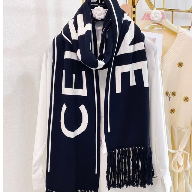 通販大得価 CELINE☆フリンジマフラー☆セリーヌ ロゴマフラー 最安値新品
