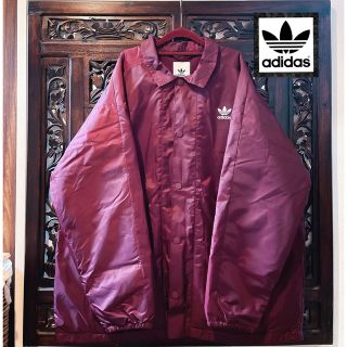 アディダス(adidas)のアディダス 大きめ エンジ色 裏ボア コーチジャケット ナイロン ジャージ(ナイロンジャケット)