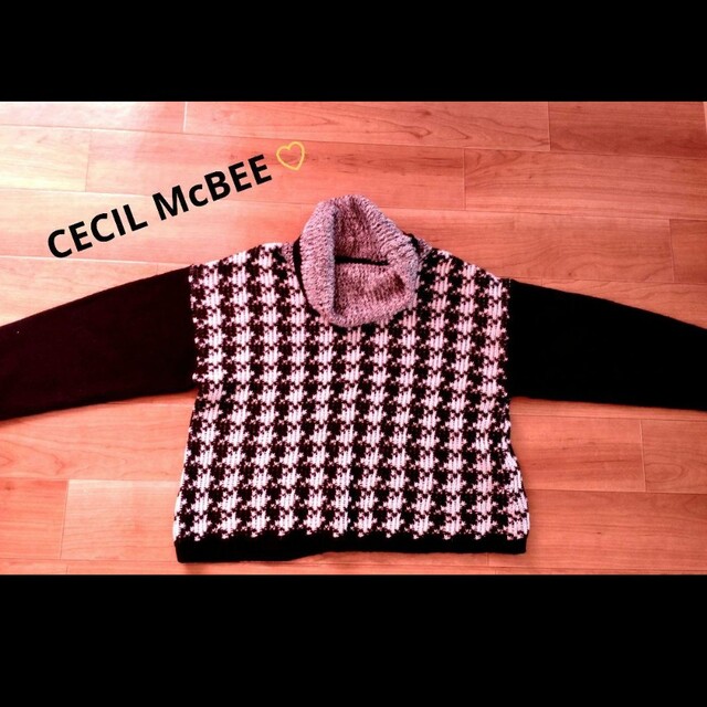 CECIL McBEE(セシルマクビー)の♡ CECIL McBEE　ハイネック　ニット　黒　白　千鳥柄　Mサイズ レディースのトップス(ニット/セーター)の商品写真