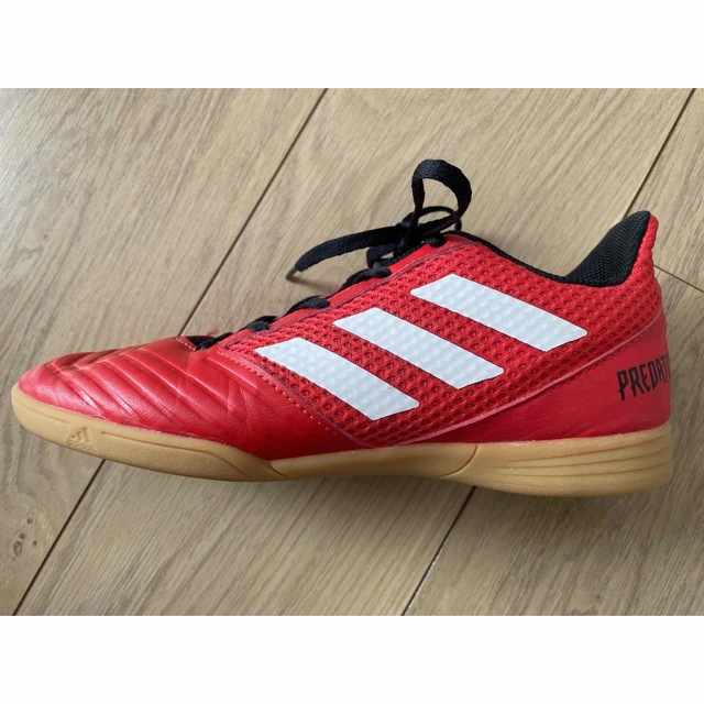 adidas(アディダス)のフットサルシューズ　23.0cm スポーツ/アウトドアのサッカー/フットサル(シューズ)の商品写真