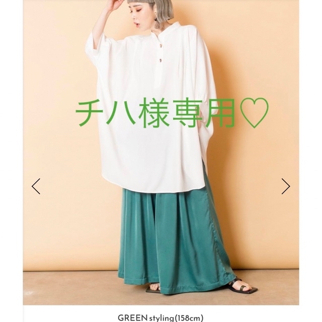 OSMOSIS(オズモーシス)の新品！OSMOSIS タックフレアーパンツ レディースのパンツ(カジュアルパンツ)の商品写真