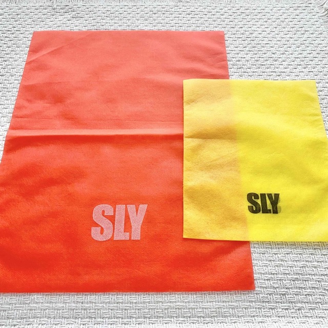 SLY(スライ)のSLY スライ　不織布 ショッパー　オレンジ　イエロー　4枚セット レディースのバッグ(ショップ袋)の商品写真