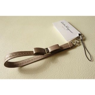 サルヴァトーレフェラガモ(Salvatore Ferragamo)の新品 サルバトーレ フェラガモ 本革 スマホ等 ストラップ(ストラップ/イヤホンジャック)