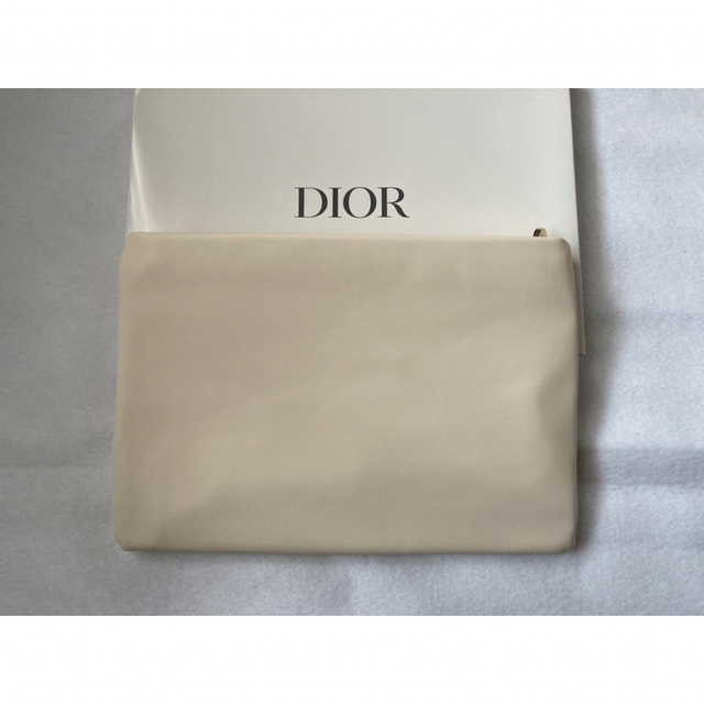 Dior(ディオール)の【Dior】ディオール ノベルティポーチ  ベージュ 【新品未使用】 レディースのファッション小物(ポーチ)の商品写真