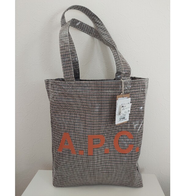 A.P.C(アーペーセー)のA.P.C　アーペーセー　 Louトートバック　ベージュ レディースのバッグ(トートバッグ)の商品写真