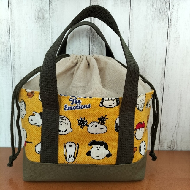 SNOOPY(スヌーピー)のPEANUT　SNOOPY　黄色　巾着付きミニトートバッグ　お弁当袋 ハンドメイドのファッション小物(その他)の商品写真