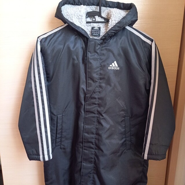 adidas(アディダス)のadidas　ベンチコート　130 キッズ/ベビー/マタニティのキッズ服男の子用(90cm~)(コート)の商品写真