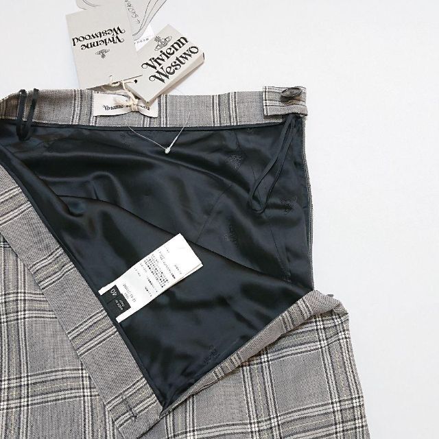 Vivienne Westwood(ヴィヴィアンウエストウッド)の【新品タグ付き】ヴィヴィアンウエストウッド スカート サイズ40 グレー レディースのスカート(ロングスカート)の商品写真