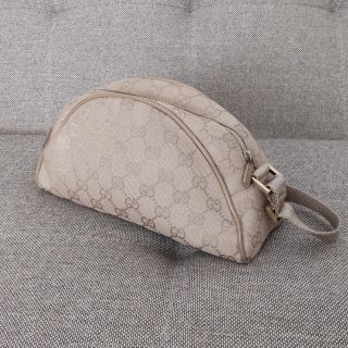 グッチ(Gucci)のグッチ　ハーフムーン型ポーチ(ショルダーバッグ)