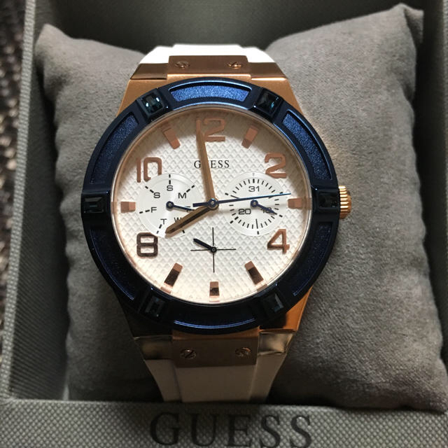 GUESS(ゲス)のGUESS  新品レディースウォッチ レディースのファッション小物(腕時計)の商品写真