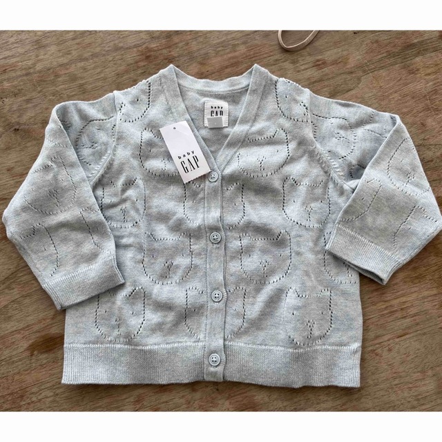 babyGAP(ベビーギャップ)のゆず様専用　GAP カーディガン　新品タグ付き　70 キッズ/ベビー/マタニティのベビー服(~85cm)(カーディガン/ボレロ)の商品写真