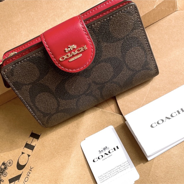 COACH(コーチ)の【新品未使用】COACH コーチ 二つ折り財布 レディースのファッション小物(財布)の商品写真