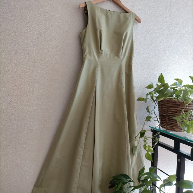 シビラ　薄グリーン若草色　タックフレアロングワンピースドレスのサムネイル
