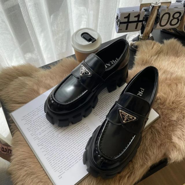 大人気☆ Prada 厚属ヒールローファー - 通販 - www.nautla.gob.mx