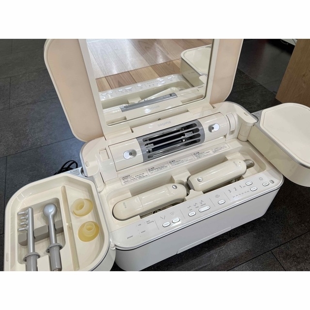 2022超人気 値下げ中|サキナビジュー|美顔器|ホームエステ|リフト