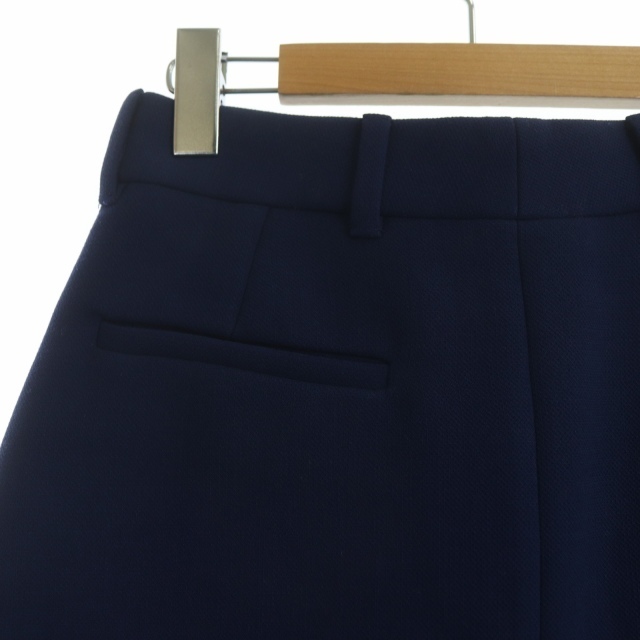 miumiu(ミュウミュウ)のミュウミュウ miumiu タック ミニスカート 台形 38 紺 レディースのスカート(ミニスカート)の商品写真
