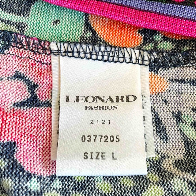 LEONARD(レオナール)の定価13万円！絹100%！レオナール 花柄が鮮やかで美しい トップス  レディースのトップス(シャツ/ブラウス(長袖/七分))の商品写真