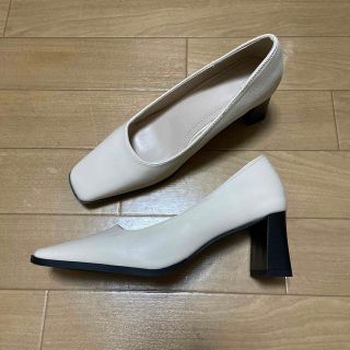 グレイル(GRL)のGRL スクエアトゥパンプス IVORY 22.5(ハイヒール/パンプス)