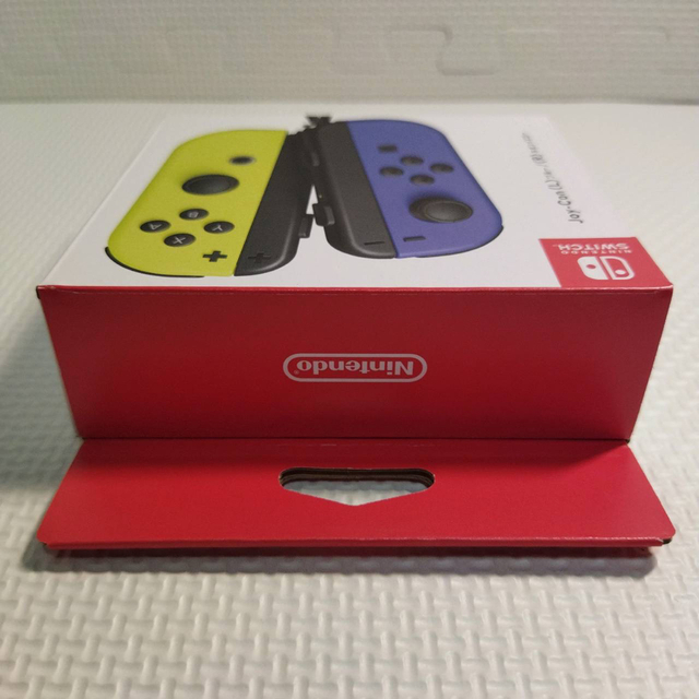 Nintendo Switch(ニンテンドースイッチ)の任天堂 Switch Joy-Con ブルー(L)／ネオンイエロー(R) エンタメ/ホビーのゲームソフト/ゲーム機本体(携帯用ゲーム機本体)の商品写真