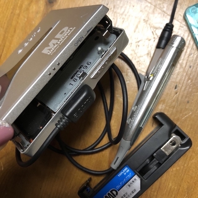 SONY(ソニー)のSONY MD ウォークマン　MZ-E90 スマホ/家電/カメラのオーディオ機器(ポータブルプレーヤー)の商品写真