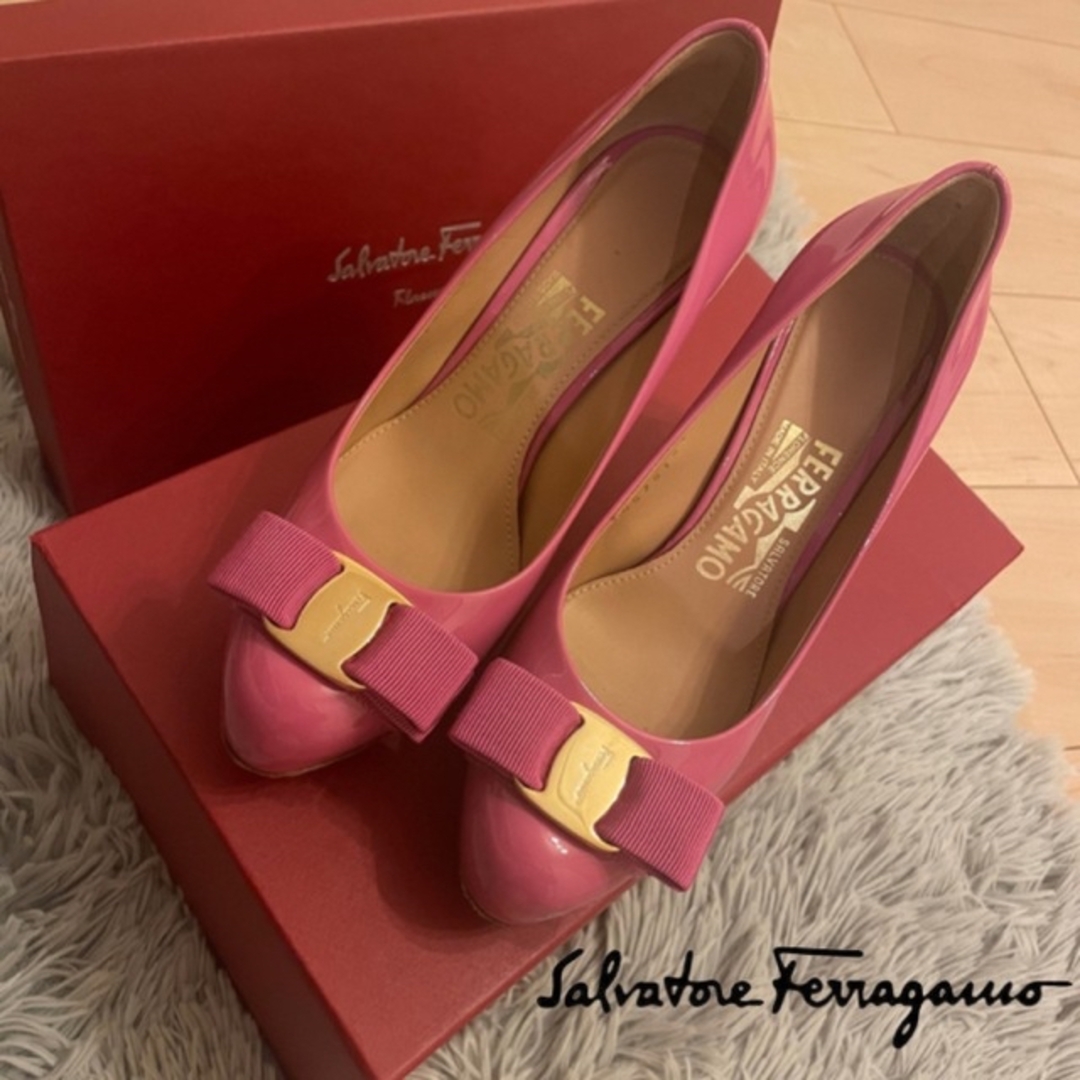 Salvatore Ferragamo(サルヴァトーレフェラガモ)の早い者勝ち‼︎ Ferragamo ヴァラリボンパンプス レディースの靴/シューズ(ハイヒール/パンプス)の商品写真