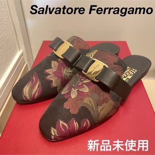 サルヴァトーレフェラガモ(Salvatore Ferragamo)の新品未使用　サルヴァトーレ　フェラガモ　フラットシューズ　サンダル　花柄(ミュール)