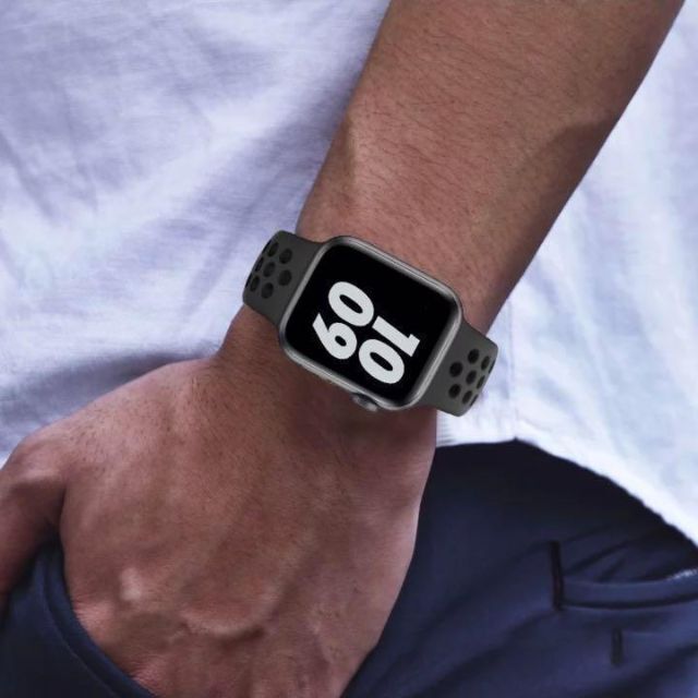 スポーツバンド ブラック&ブルー 42/44/45/49mm S/M アップル メンズの時計(腕時計(デジタル))の商品写真